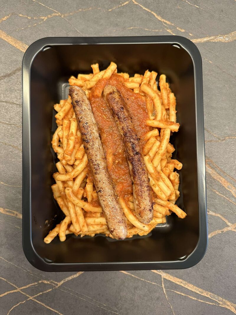 Macaroni met chipolata