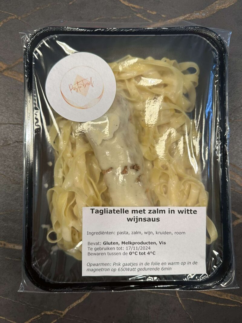 Tagliatelle met zalm in witte wijnsaus